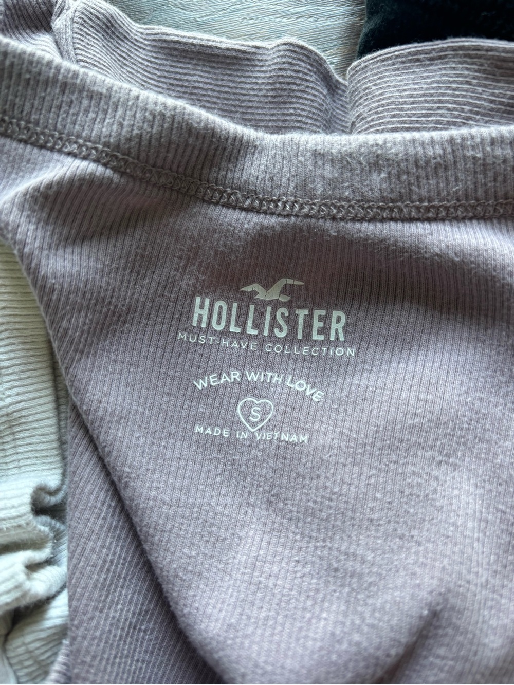 Hollister Ribbed Scoop Neck Tee - Mauve and Cream - Picture 2 of 2